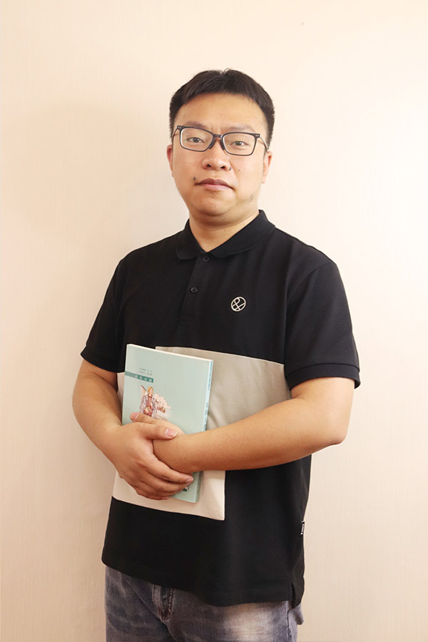 灞桥杨斌 本科学历，毕业于西安航空学院