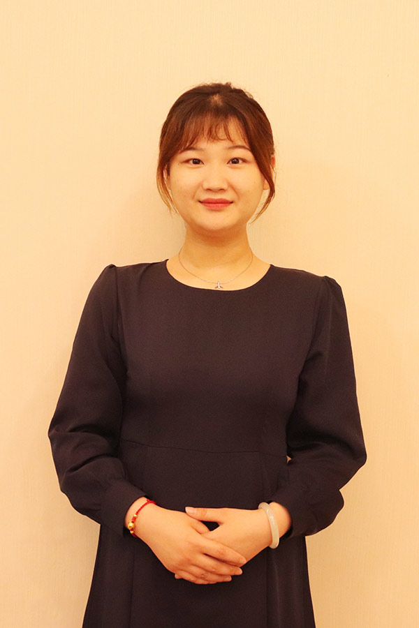 灞桥文哲 本科学历，优秀班主任